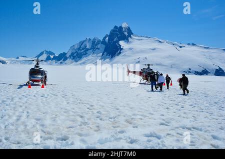 Hubschrauber auf dem Mendenhall-Gletscher im Juneau Ice Field, Alaska Stockfoto