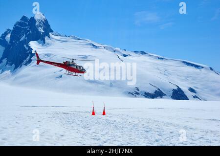 Hubschrauber auf dem Mendenhall-Gletscher im Juneau Ice Field, Alaska Stockfoto