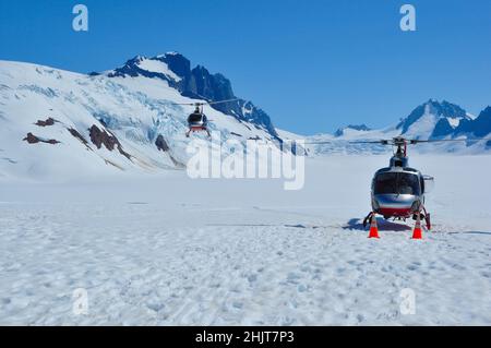 Hubschrauber auf dem Mendenhall-Gletscher im Juneau Ice Field, Alaska Stockfoto