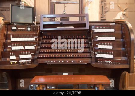 Famoues Barockorgel in gotischer Erzkathedrale Basilika der Himmelfahrt der seligen Jungfrau Maria und des heiligen Andreas, Kathedrale von Frombork, auf Kath Stockfoto