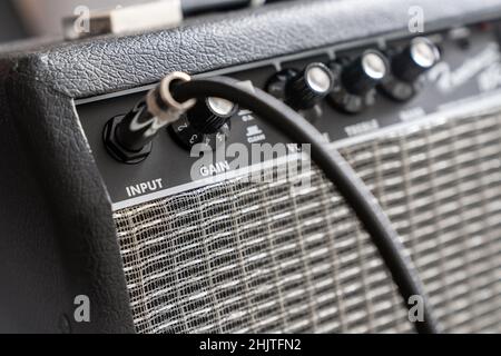 Nahaufnahme des E-Gitarren-Verstärkers Stockfoto