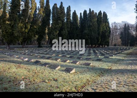 Breslau, Polen - 16. Januar 2022. Italienischer Kriegsfriedhof. Hier sind über 1,000 italienische Offiziere und Soldaten aus dem ersten und zweiten Weltkrieg begraben. Se Stockfoto