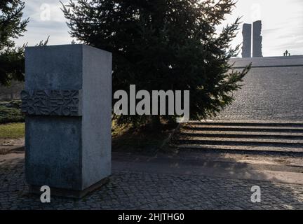 Breslau, Polen - 16. Januar 2022. Polnischer Kriegsfriedhof. Hier sind über 600 polnische Offiziere und Soldaten aus dem zweiten Weltkrieg und Warschau oben begraben Stockfoto