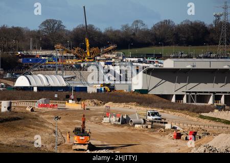 West Hyde, Großbritannien. 31st. Januar 2022. Der Standort des Südportals für den Abschnitt des Chilterner Tunnels der Hochgeschwindigkeitsstrecke HS2. Zwei 2.000-Tonnen-Tunnelbohrmaschinen werden zum Bau des 10-Meilen-Chiltern-Tunnels unterhalb der Chiltern Hills eingesetzt, der der längste Tunnel auf der Route HS2 zwischen London und den West Midlands sein wird. Kredit: Mark Kerrison/Alamy Live Nachrichten Stockfoto