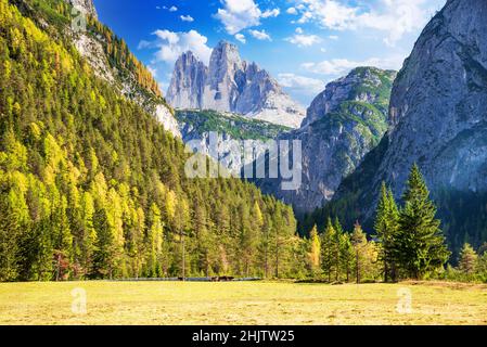 Tre Cime di Lavaredo, Italien - drei Zinnen oder Tre Cime di Lavaredo wunderschöne Sextner Dolomiten, Südtirol, italienische Alpen. Stockfoto