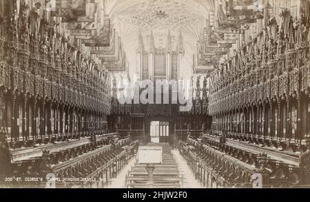 Antike Fotografie des Chores in St. George's Chapel, Windsor Castle in London, England, um 1890. QUELLE: ORIGINAL ALBUMIN FOTO Stockfoto