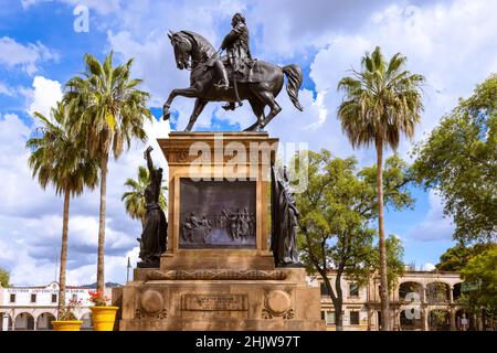 Morelia, Michoacan, Mexiko, 20. September 2021: Morelia, Michoacan, historische Denkmäler und Kolonialhäuser im historischen Stadtzentrum von Morelia, eine der wichtigsten touristischen Attraktionen der Stadt. Stockfoto