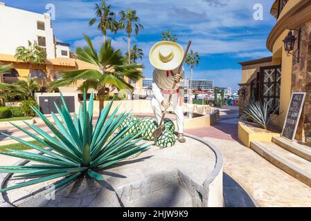 Cabo San Lucas, Los Cabos, Mexiko, 2. Oktober 2021: Tequila-Shop in der Los Cabos Marina in Cabo San Lucas, Ausgangspunkt für Kreuzfahrten, Marlin-Angeln und Lancha-Boote zum Arch El Arco und zu den Stränden Stockfoto