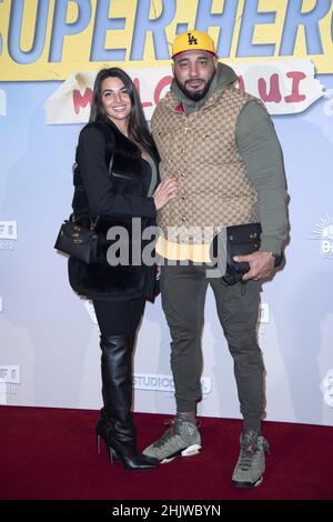 Kamel Guenfoud und Gast bei der Premiere von Super Heros Malgre Lui im Grand Rex Kino in Paris, Frankreich am 31. Januar 2022. Foto von Aurore Marechal/ABACAPRESS.COM Stockfoto