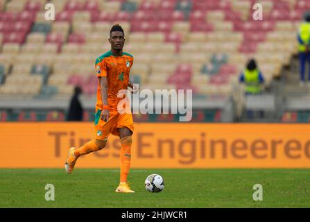 Douala, Kamerun, 16. Januar 2022: Simon Deli von der Elfenbeinküste während des Sierra Leone gegen die Elfenbeinküste – Afrika-Cup der Nationen im Japoma-Stadion. Kim Price/CSM. Stockfoto