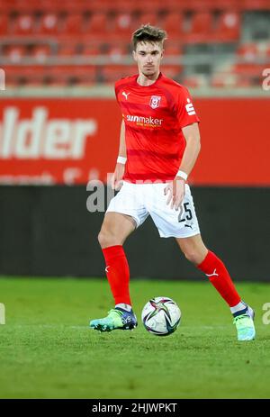 Halle, Deutschland. 05th Januar 2022. Fußball: Testspiele, Hallescher FC - FC Erzgebirge Aue im Leuna-Chemie-Stadion. Halles-Spieler Sören Reddemann am Ball. Quelle: Jan Woitas/dpa-Zentralbild/dpa/Alamy Live News Stockfoto