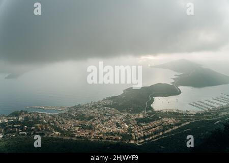 Panorama-Luftaufnahme der Badeort Stadt Kas in der Türkei. Hochwertige Fotos Stockfoto