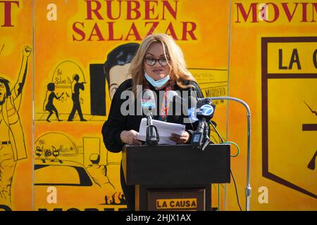 Aracelly Cauich spricht auf einer Pressekonferenz des Chicano Moratoriums im Belvedere Park am Montag, 31. Januar 2022, um den 51. Jahrestag der Erschießung von Demonstranten auf dem Whittier Blvd zu würdigen. Und Arizona Ave. Am 31. Januar 1971. Stockfoto