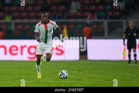 YaoundÃ©, Kamerun, 9. Januar 2022: Cyrille Bayala aus Burkina Faso während Kamerun gegen Burkina Faso – Afrika-Cup der Nationen im Paul Biya Stadium. Kim Price/CSM. Stockfoto