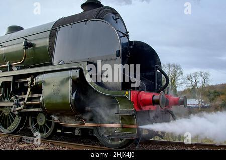 S15 Lokomotive Nr. 847 in Aktion auf der Bluebell Railway. Stockfoto