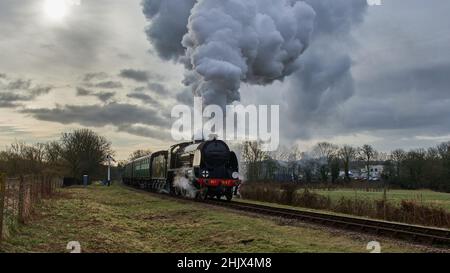 S15 Lokomotive Nr. 847 in Aktion auf der Bluebell Railway. Stockfoto