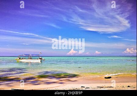 Mantanani Island, Kota Belud, Borneo, Sabah, Malaysia - 01. November 2-18 : Mantanani Island Mit Klarem Blauen Himmel Für Perfektes Urlaubsziel. Fla Stockfoto