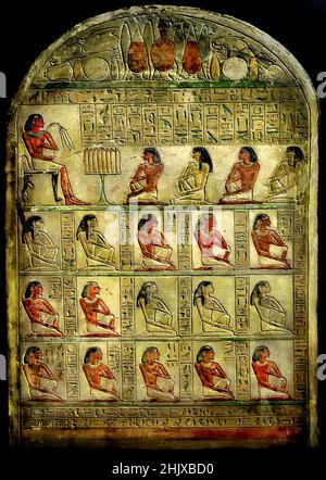 Familienstela des Hauptschreibers Horhernakht, Sohn von Khety, Stein / Kalkstein, 69 x 45 x 9 cm, 1850–1759 v. Chr., 12th, Zwölfte Dynastie, Mittleres Königreich, Ägypten (Museo Egizio di Torino Italien) Stockfoto