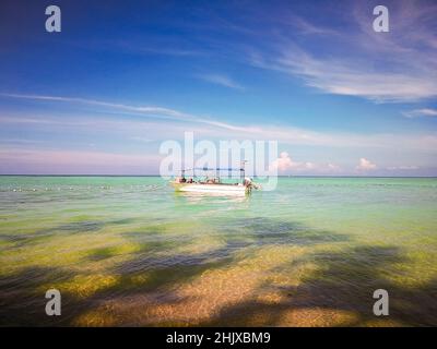 Mantanani Island, Kota Belud, Borneo, Sabah, Malaysia - 01. November 2-18 : Mantanani Island Mit Klarem Blauen Himmel Für Perfektes Urlaubsziel. Fla Stockfoto