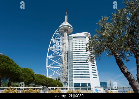 Der Vasco da Gama Turm und das 5-Sterne-Hotel Myriad im Parque das Nações, die EXPO 98 in Lissabon, Portugal Stockfoto