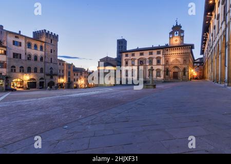 Piazza Grande, Palazzo della Fraternita dei Laici, Kirche Santa Maria della Pieve Apsis, Arezzo, Toskana, Italien, Europa Stockfoto