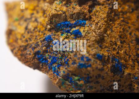 Nahaufnahme von Azurit auf Sandstein Stockfoto