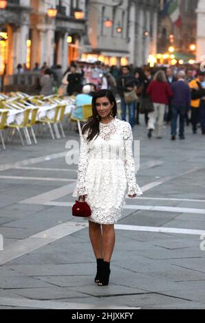 Kim Kardashian spaziert auf dem Markusplatz in Venedig Stockfoto