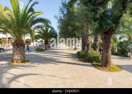 Spaziergang auf der Promenade von San Benedetto del Tronto, Marken, Italien, Europa Stockfoto