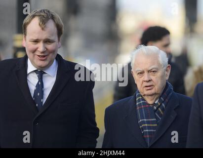 Norman Lamont, Baron Lamont of Lerwick. Konservativer Politiker, ehemaliger Schatzkanzler, mit William Wragg MP (Con: Hazel Grove) in.. Stockfoto