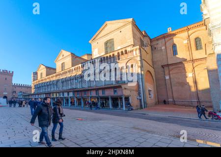 Altstadt, Piazza Trento Triest Platz, Seitenansicht der Kathedrale, Ferrara, Emilia Romagna, Italien, Europa Stockfoto