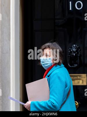 London, Großbritannien. 01st. Februar 2022. Frances O'Grady, Generalsekretärin des TUC, kommt in der Downing Street 10 in London an. Kredit: Ian Davidson/Alamy Live Nachrichten Stockfoto