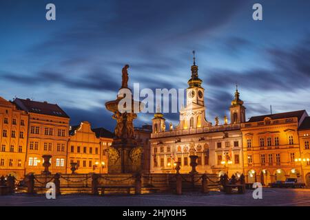 Historisches Zentrum von Ceske Budejovice bei Nacht, Tschechien Stockfoto