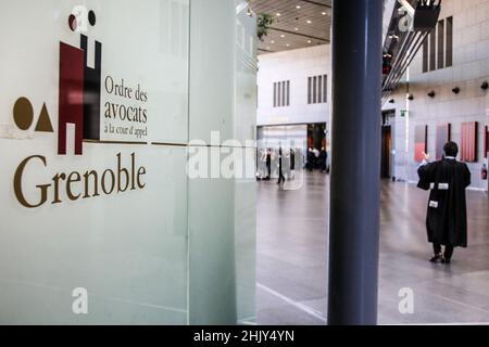 Grenoble hat am 1. Februar 2022 das Gerichtsgebäude in Ostfrankreich wegen des Prozesses gegen Nordahl Lelandais wegen der Entführung und des Mordes an Maelys de Araujo, der während einer Hochzeit verschwand, im August 2017 angeklagt. Foto von Erik Sampers/ABACAPRESS.COM Stockfoto