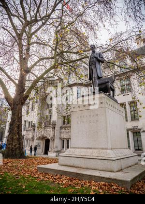 Abraham Lincoln Statue, London. Eine Hommage an den historischen US-Präsidenten vor dem Obersten Gerichtshof des Vereinigten Königreichs auf dem Parliament Square in Westminster. Stockfoto