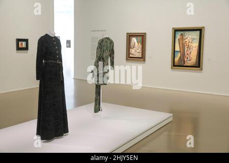 YVES SAINT LAURENT IM MUSÉE D'ART MODERNE PARIS Stockfoto