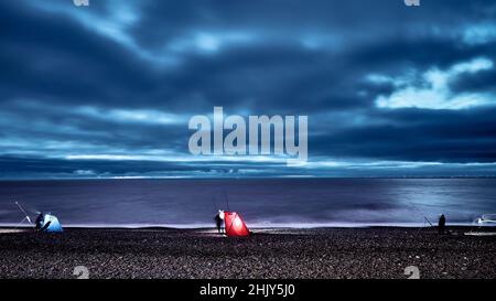 Nachtangeln vor Rossall Beach, Fleetwood, Großbritannien Stockfoto