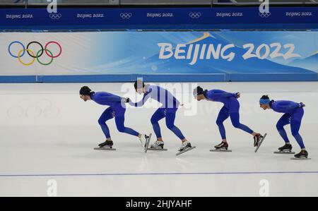 Peking, China. 01st. Februar 2022. Die Speedskater des Teams Italia trainieren am National Speed Skating Oval vor den Olympischen Winterspielen 2022 in Peking am Sonntag, den 30. Januar 2022. Foto von Paul Hanna/UPI Credit: UPI/Alamy Live News Stockfoto