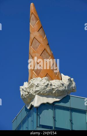 "Ausgelassene Kegel' von Claes Oldenburg, Neumarktgalerie, Neumarkt, Köln, Nordrhein-Westfalen, Deutschland Stockfoto