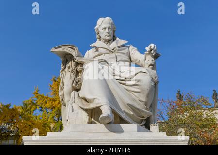 Denkmal Wilhelm von Humboldt, Hauptgebäude, Humboldt-Universität, Unter den Linden, Mitte, Berlin, Deutschland Stockfoto