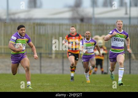 Dewsbury, England - 30. Januar 2022 - AJ Wallace von Bradford Bulls macht während der Rugby League Betfred Championship Runde 1 eine Pause Dewsbury Rams vs Bradford Bulls im Tetley Stadium, Dewsbury, Großbritannien Dean Williams Stockfoto