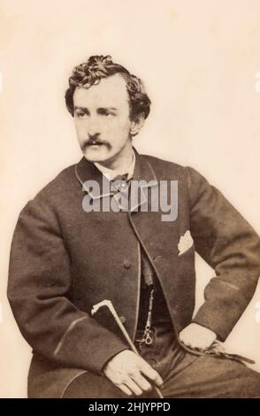 John Wilkes Booth, 1838 - 1865. Amerikanischer professioneller Bühnenschauspieler und Attentäter auf Präsident Abraham Lincoln. Nach einem Carte de Visite-Bild, das um 1862 auf dem Höhepunkt von Booths Ruhm und Popularität als Schauspieler aufgenommen wurde. Stockfoto