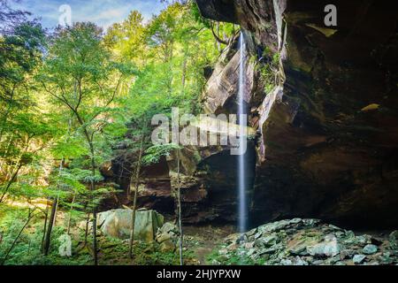 Szenische Langzeitaufnahme der Yahoo Falls im Süden von Kentucky Stockfoto