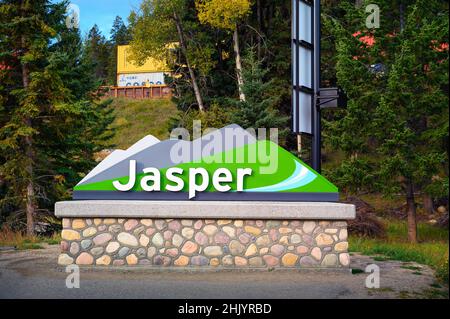 Willkommensschild zum Dorf Jasper in den kanadischen Rockies Stockfoto