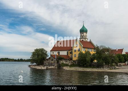 Katholische Kirche St. Georg in Wasserburg am Bodensee, Bayern, Deutschland Stockfoto