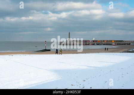 The Harbour Arm und Margate Main Sands im Schnee, Margate, Kent, Großbritannien Stockfoto