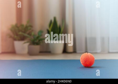 Ball für eine myofasziale Fußmassage Stockfoto