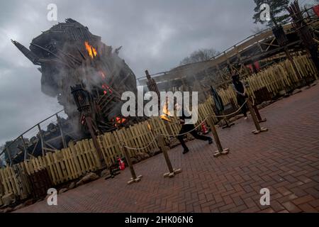 Eröffnungswochenende der Wicker man Achterbahn im Alton Towers Theme Park, Spa and Hotel , Staffordshire England Stockfoto