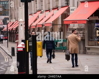 Luxuriöse Reihe von Geschäften, darunter Mont Blanc an der Royal Exchange, Cornhill City of London Stockfoto