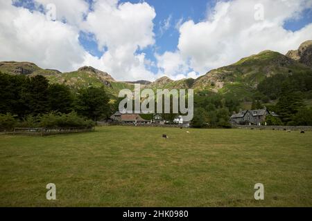 Die sticklebarn Taverne unterhalb harrisons stickle im langdale Hechte langdale Valley, Lake District, cumbria, england, uk Stockfoto