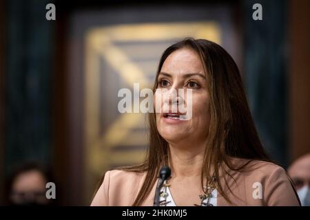 Sunshine Suzanne Sykes erscheint am Dienstag, den 1. Februar 2022, vor einem Senatsausschuss für die Gerichtsverhandlung wegen ihrer Ernennung zur Bezirksrichterin der Vereinigten Staaten für den Zentralbezirk von Kalifornien im Dirksen Senatsbüro in Washington, DC. Kredit: Rod Lamkey/CNP /MediaPunch Stockfoto
